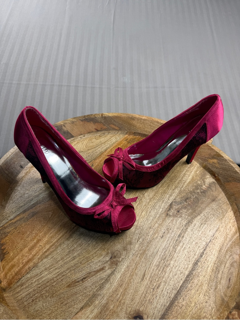 Fuchsia Pink Black Lace Bow Peep Toe Stiletto Party Heels Size 8.5